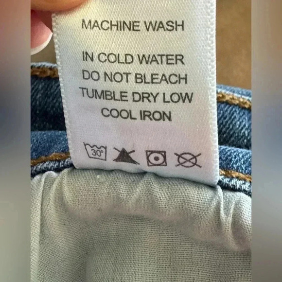 Judy Blue Distressed Boyfriend Fit Jeans JB8284MD.                 (00880) - Picture 9 of 9